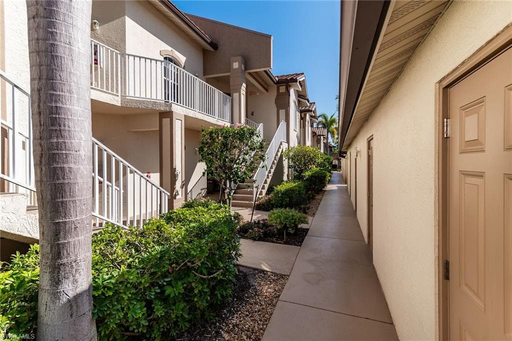 162 Newport DR # 1208, NAPLES FL 34114-4