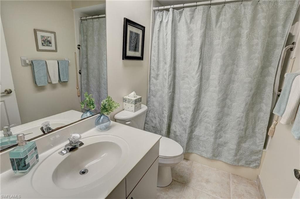 130 Amblewood LN # 801, NAPLES FL 34105-20