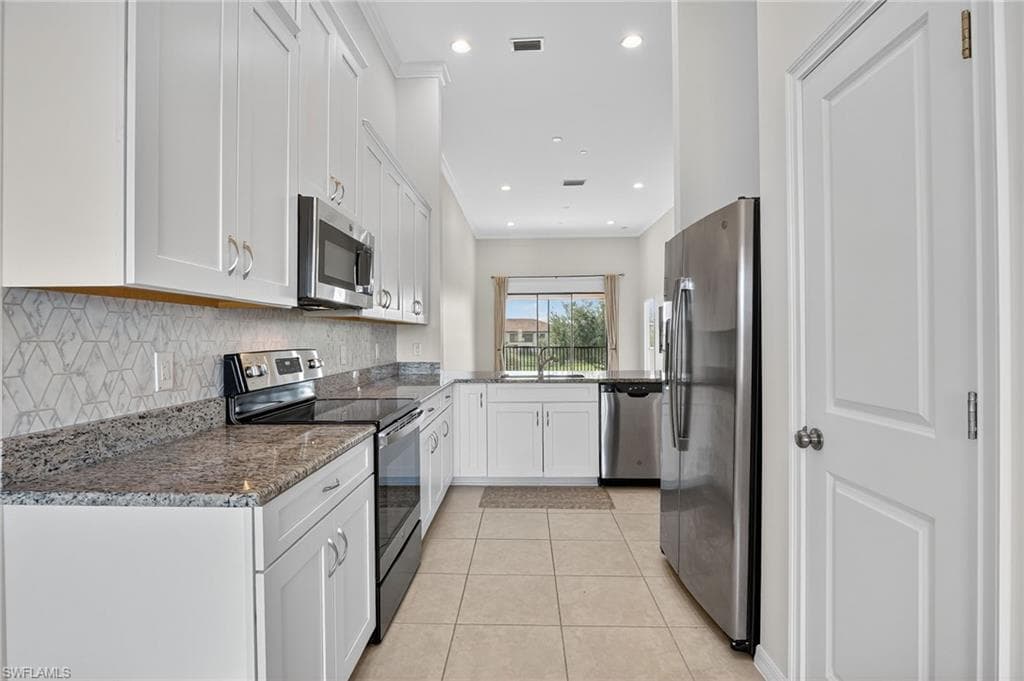 9386 Pocida CT # 202, NAPLES FL 34119-8