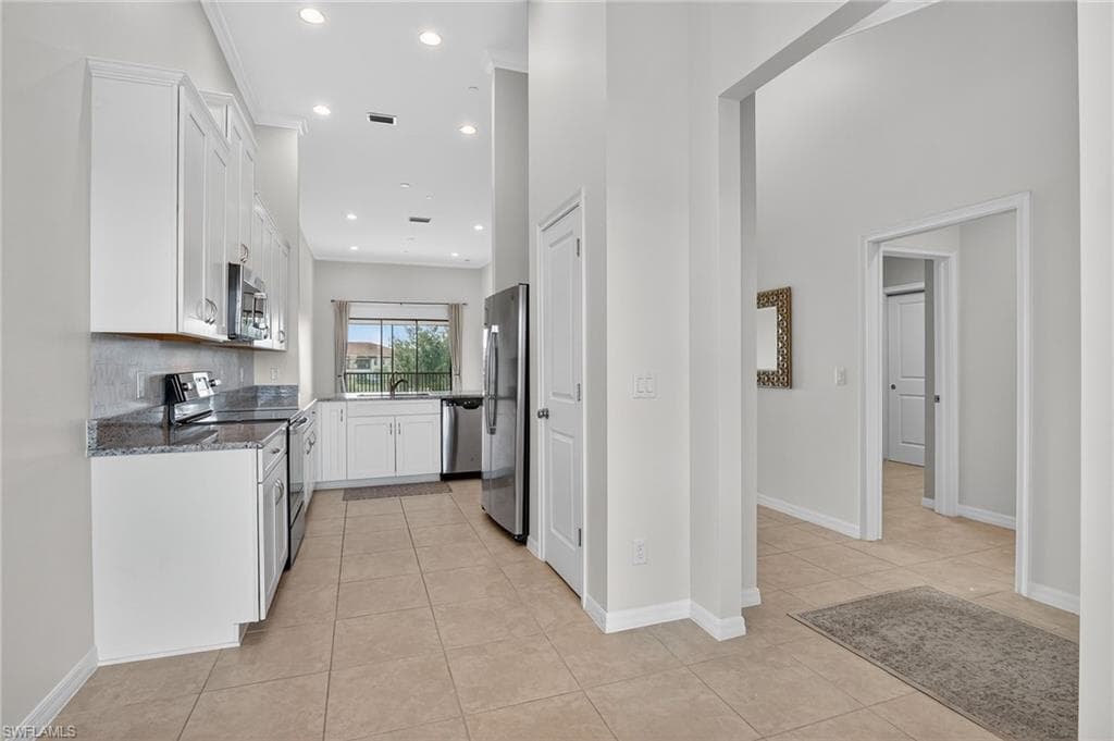 9386 Pocida CT # 202, NAPLES FL 34119-7