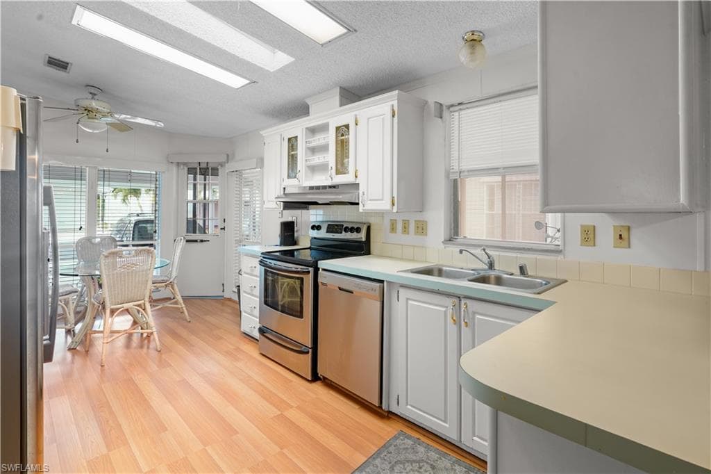 49 Turquoise AVE, NAPLES FL 34114-11