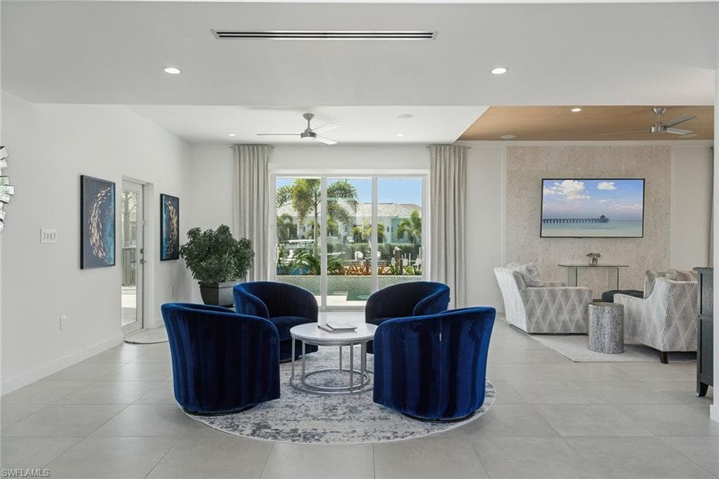 724 Plantation CT, MARCO ISLAND FL 34145-5