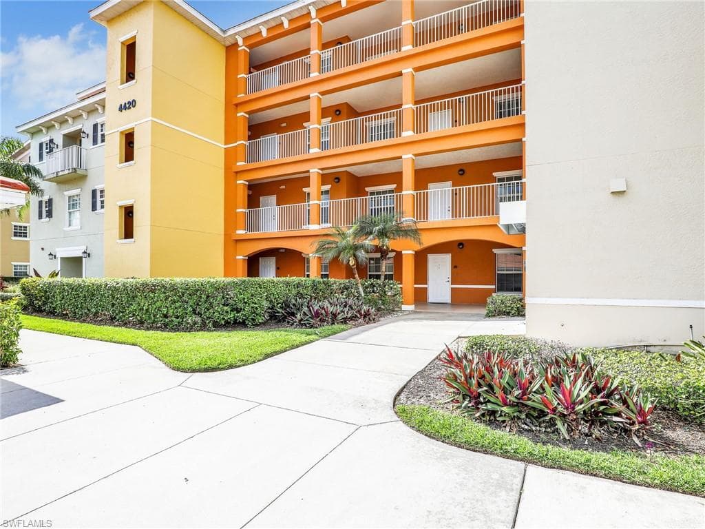 4420 Botanical Place CIR # 102, NAPLES FL 34112-1