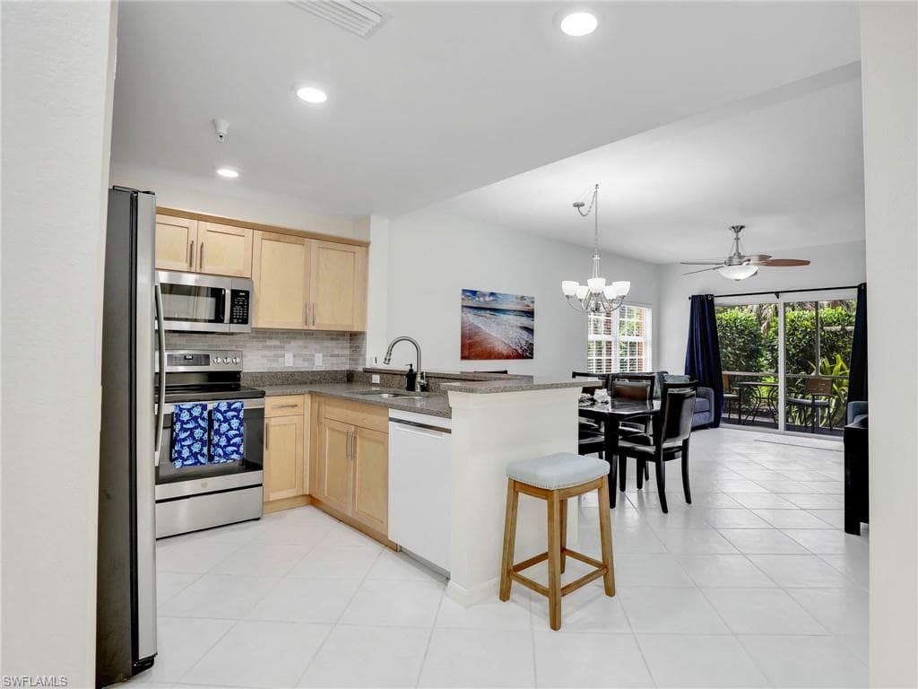 4420 Botanical Place CIR # 102, NAPLES FL 34112-4