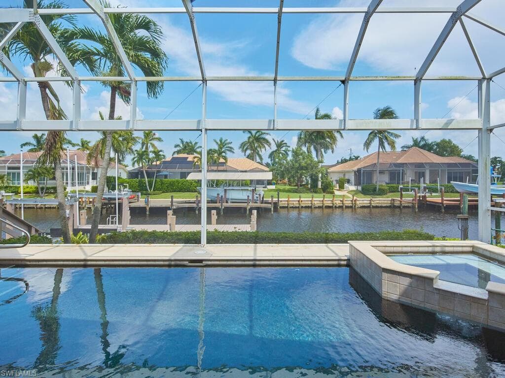 140 Starfish CT, MARCO ISLAND FL 34145-21