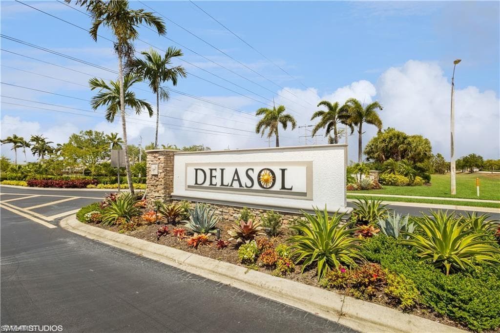 15474 Los Reyes LN, NAPLES FL 34110-1