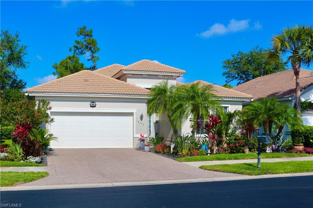 16192 Parque LN, NAPLES FL 34110-1
