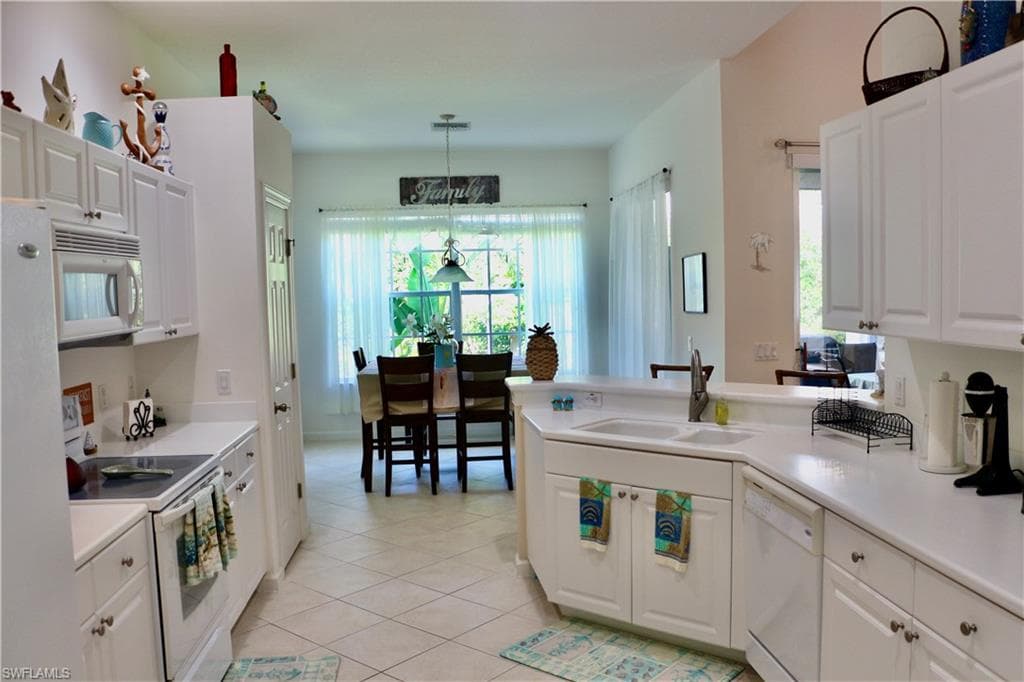 16192 Parque LN, NAPLES FL 34110-7