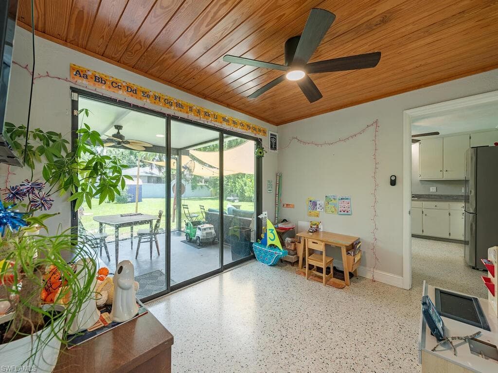 5521 Shaddelee LN W, FORT MYERS FL 33919-6