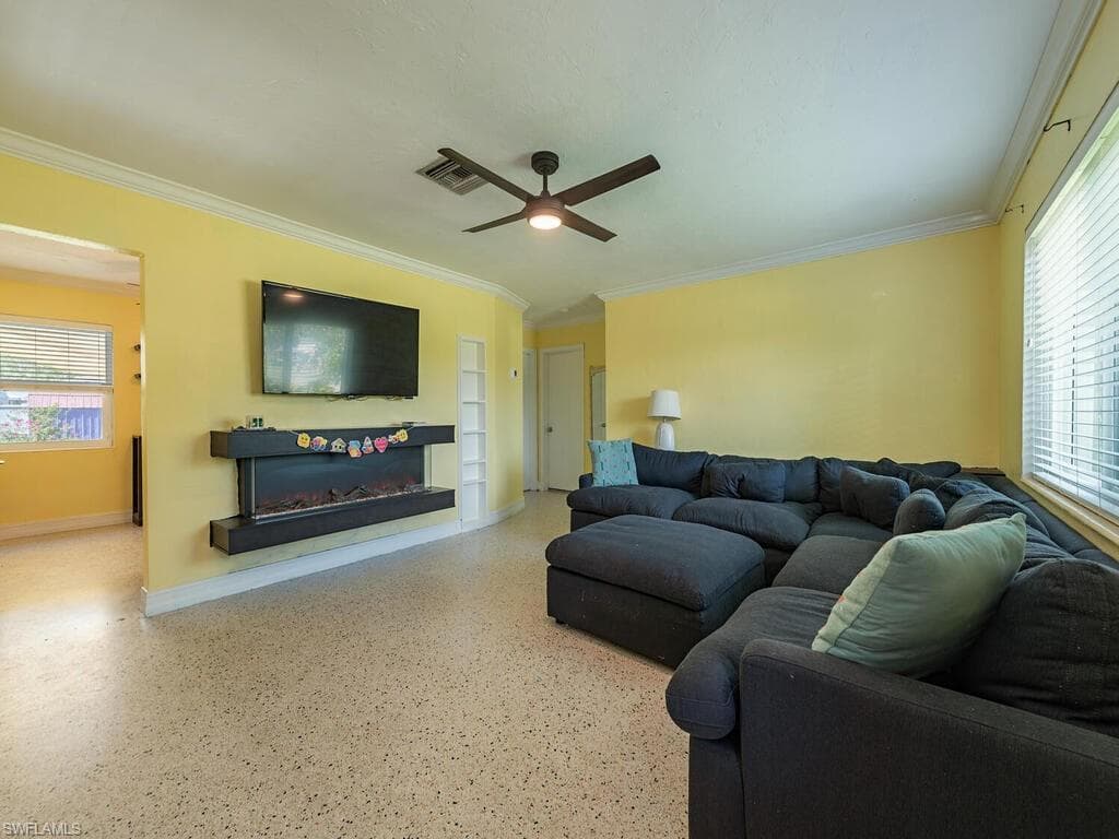 5521 Shaddelee LN W, FORT MYERS FL 33919-2