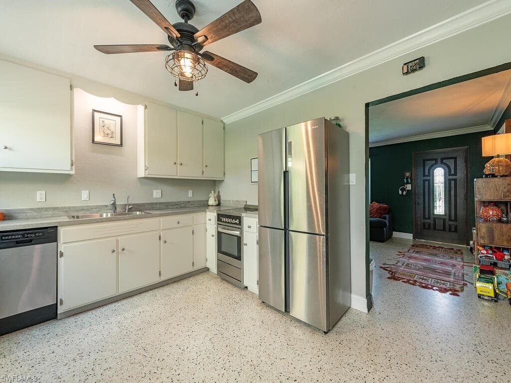 5521 Shaddelee LN W, FORT MYERS FL 33919-7