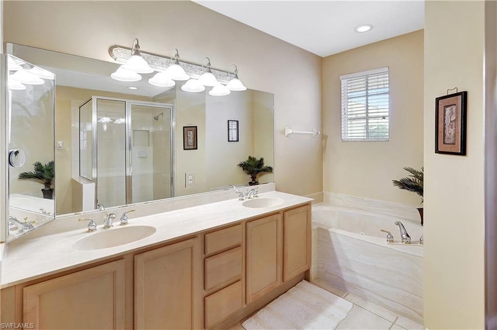 23156 Rosedale DR # 201, ESTERO FL 34135-22