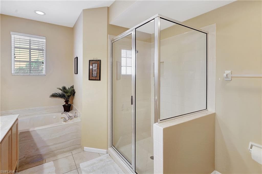 23156 Rosedale DR # 201, ESTERO FL 34135-21