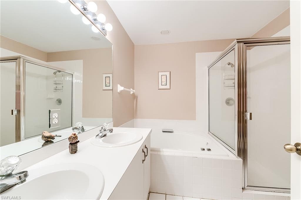 3775 Fieldstone BLVD # 104, NAPLES FL 34109-11