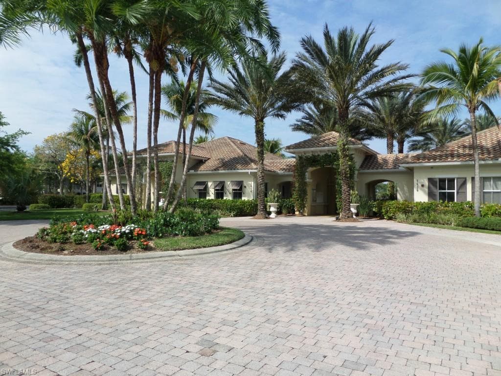1634 Tarpon Bay DR S # 202, NAPLES FL 34119-31
