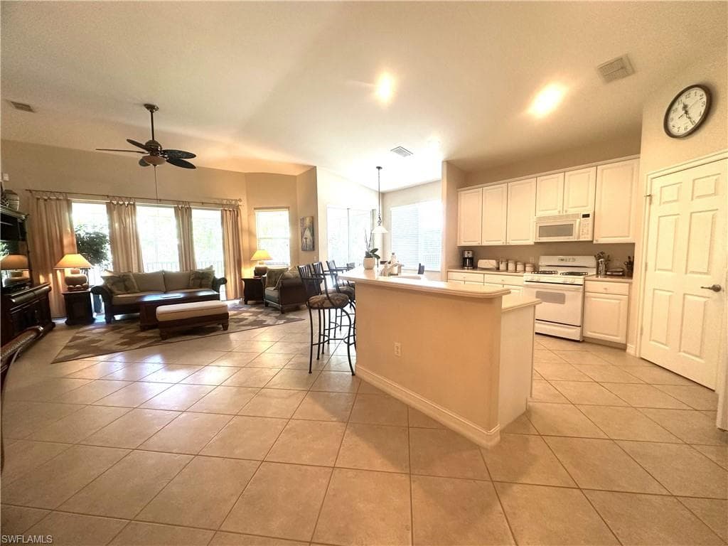 1634 Tarpon Bay DR S # 202, NAPLES FL 34119-8