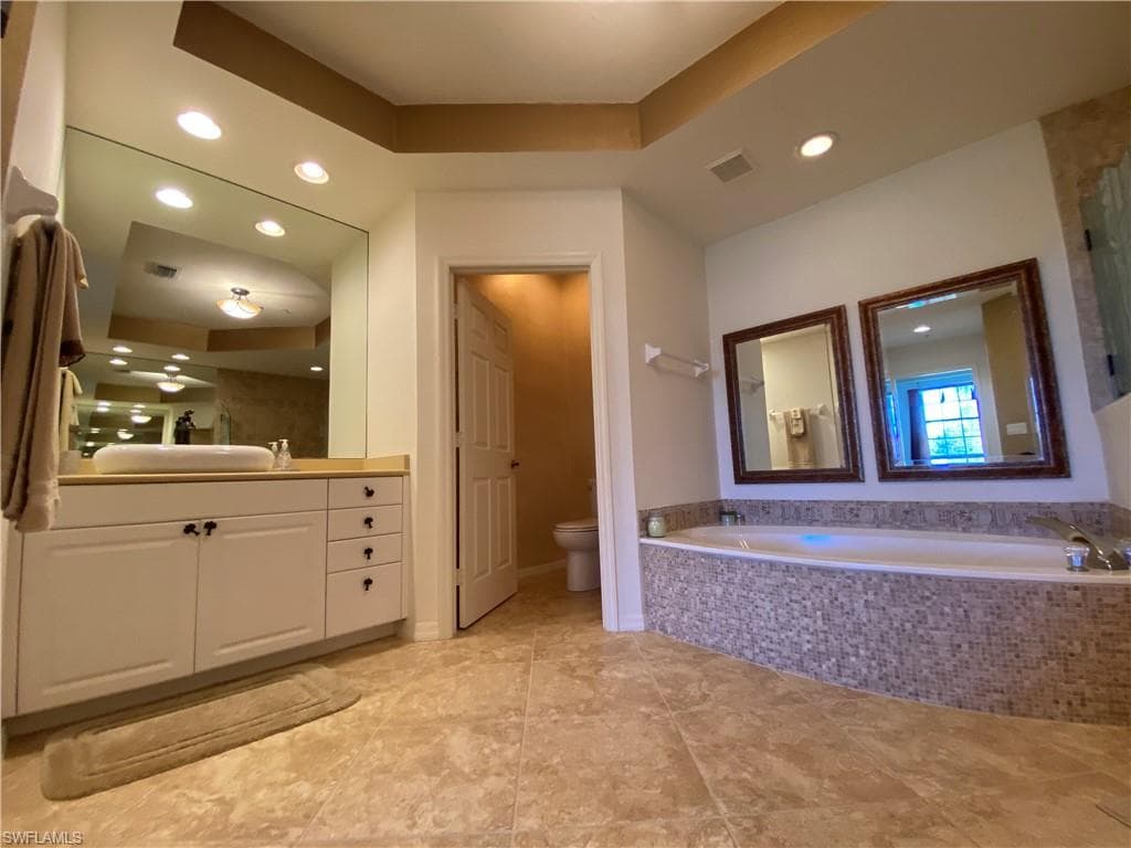 1570 Winding Oaks WAY # 201, NAPLES FL 34109-22