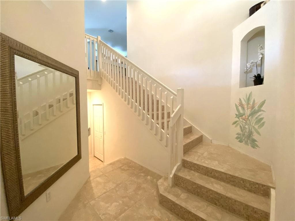 1570 Winding Oaks WAY # 201, NAPLES FL 34109-1