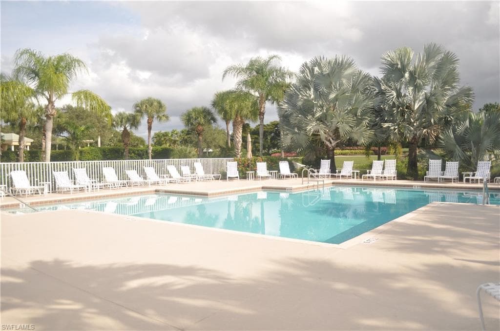 1570 Winding Oaks WAY # 201, NAPLES FL 34109-31