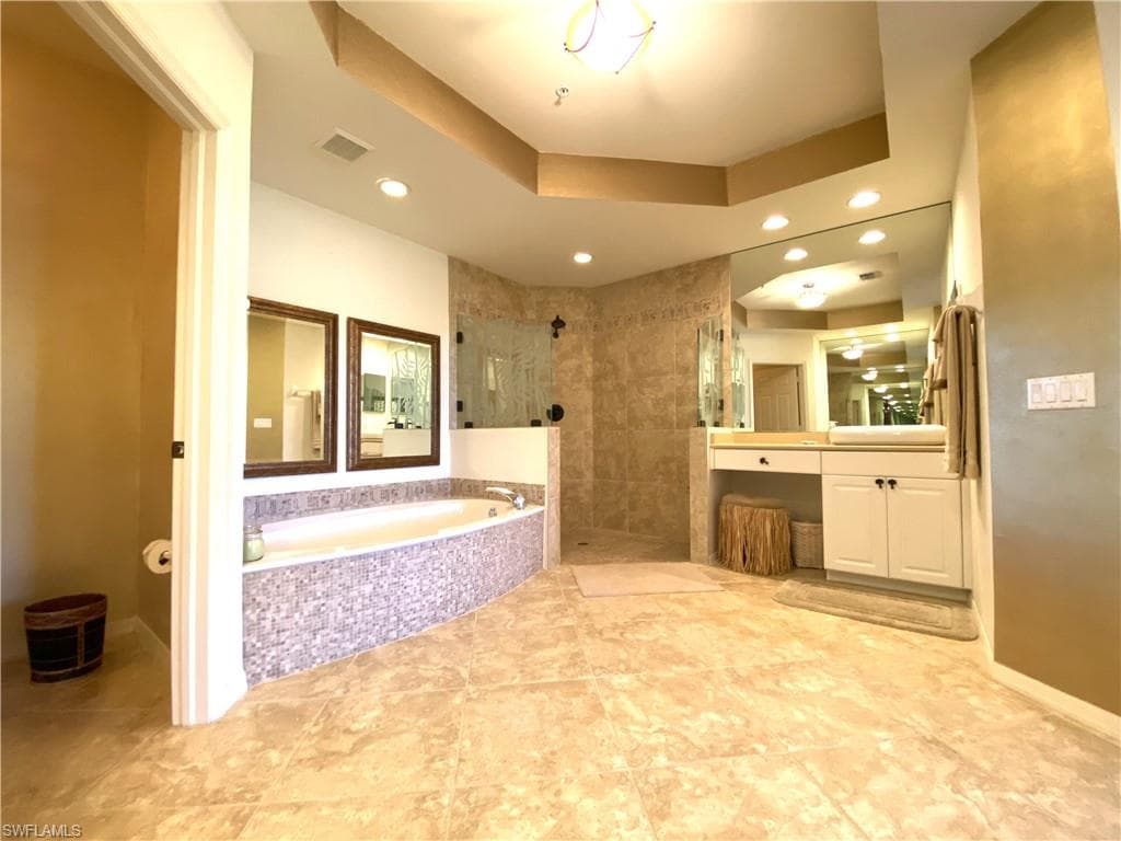 1570 Winding Oaks WAY # 201, NAPLES FL 34109-24