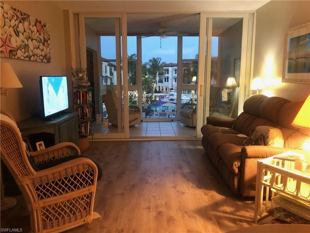 805 River Point DR # 202C, NAPLES FL 34102-2