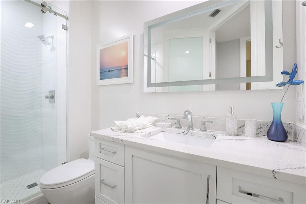 400 FLAGSHIP DR # 802, NAPLES FL 34108-19