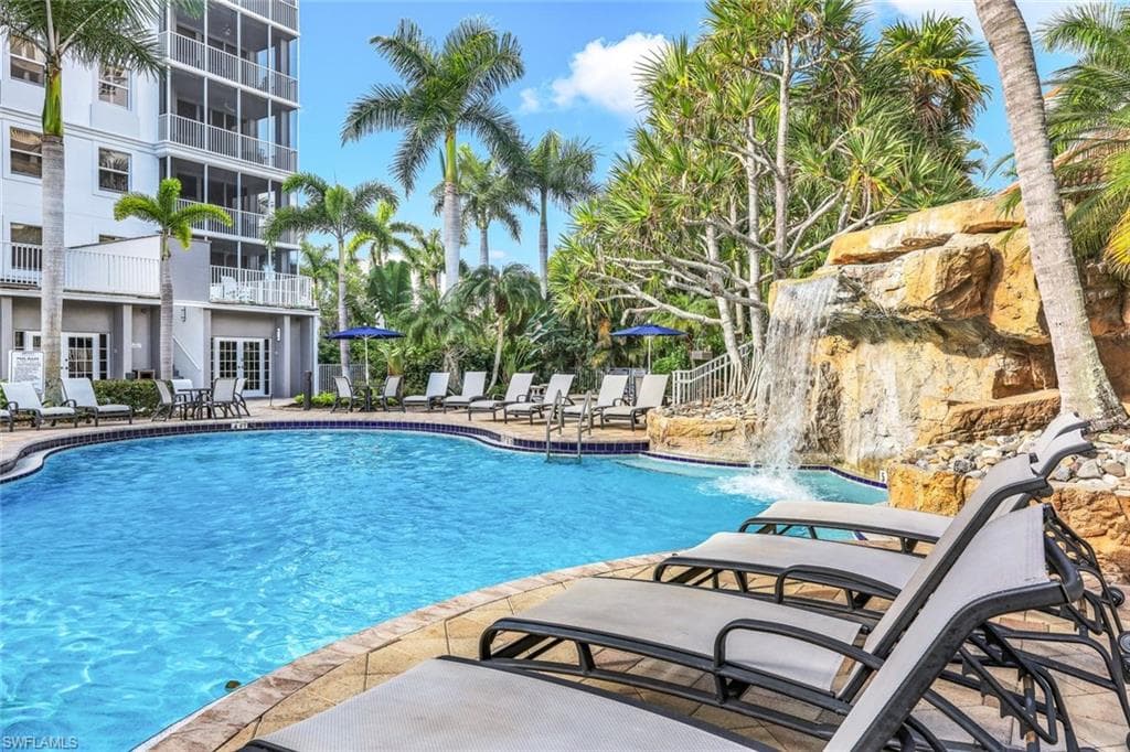 400 FLAGSHIP DR # 802, NAPLES FL 34108-30