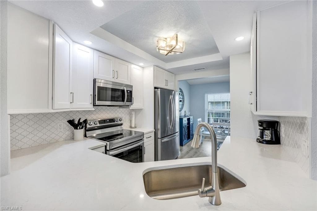 774 Wiggins Lake DR # 203, NAPLES FL 34110-8