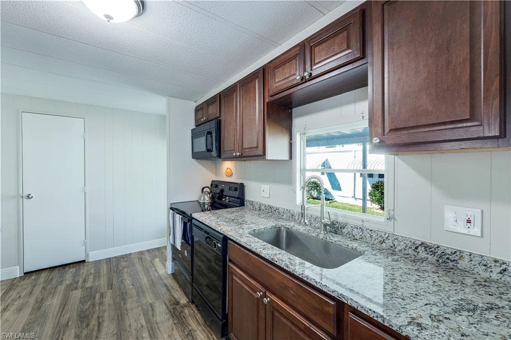 21 Le Mans DR N, NAPLES FL 34112-8