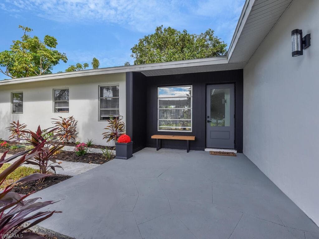 4941 Aztec CIR, NAPLES FL 34112-1