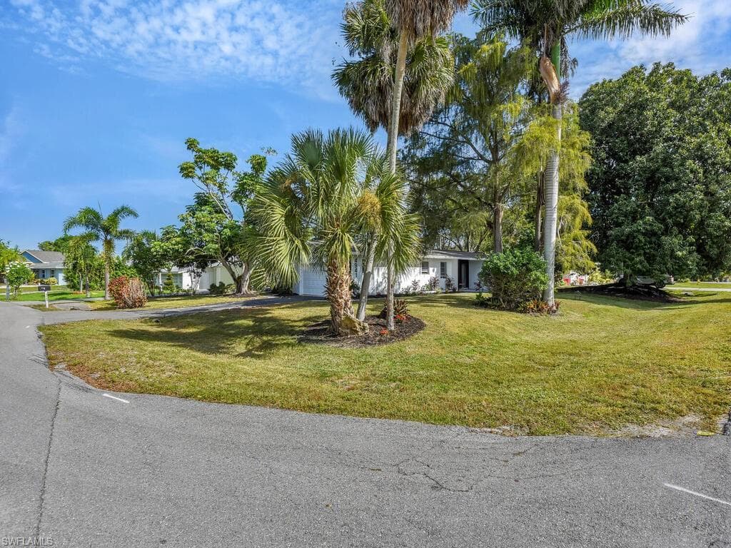 4941 Aztec CIR, NAPLES FL 34112-35