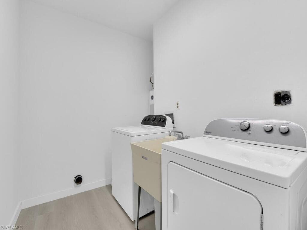 4941 Aztec CIR, NAPLES FL 34112-28