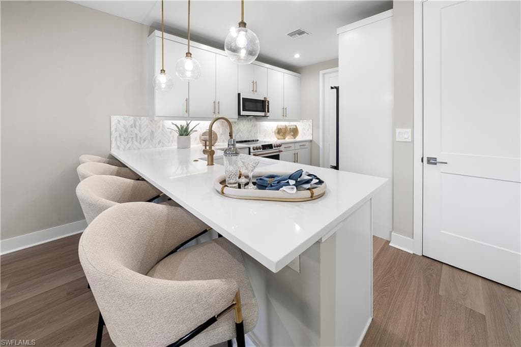 6088 Barbara CIR-15