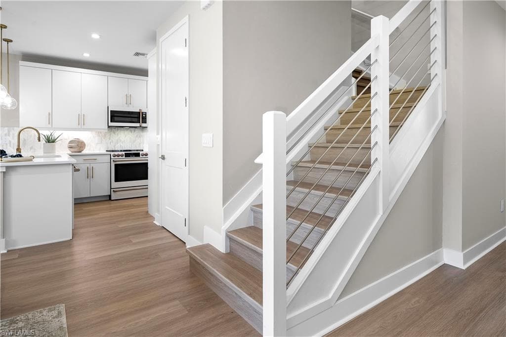6088 Barbara CIR-11