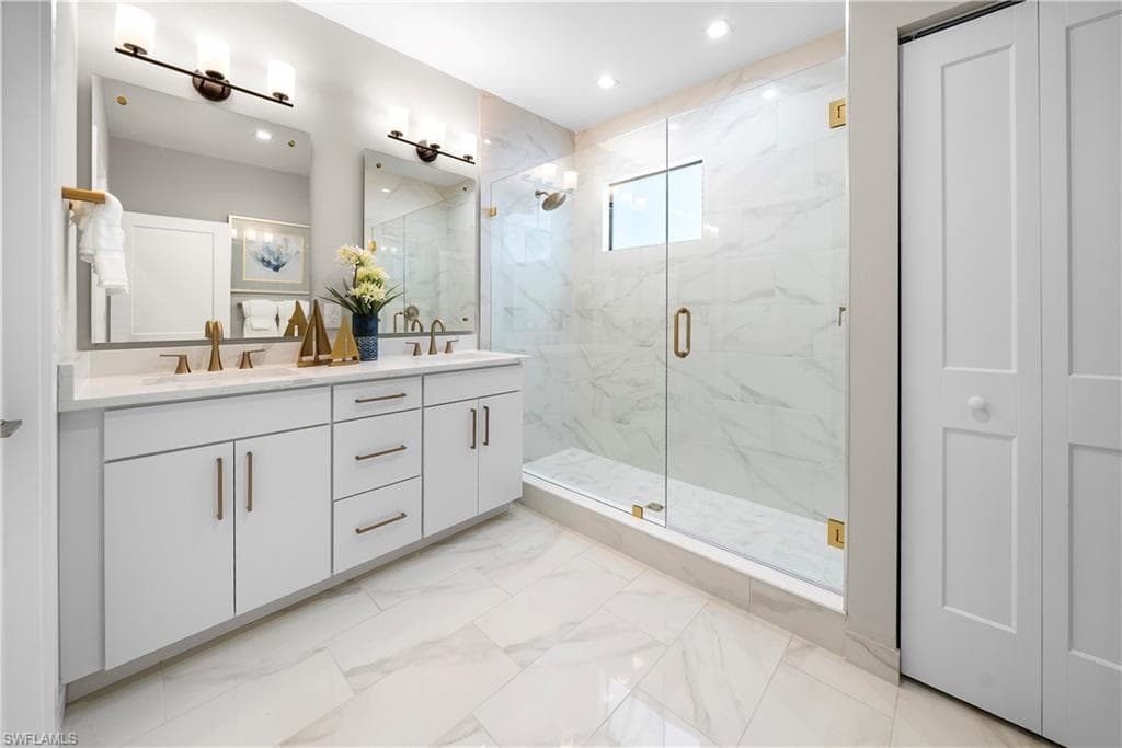 6088 Barbara CIR-23