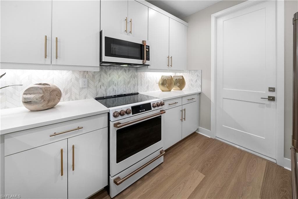6088 Barbara CIR-17