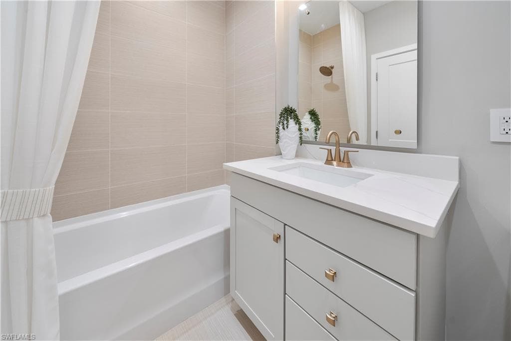 6088 Barbara CIR-30