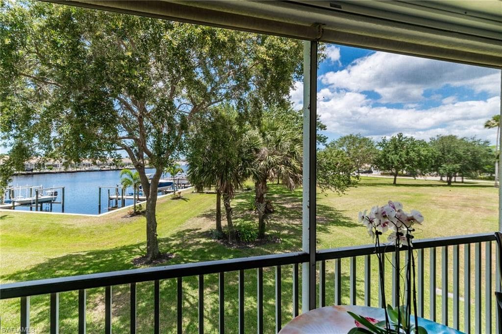 275 Cays DR # 2208, NAPLES FL 34114-26