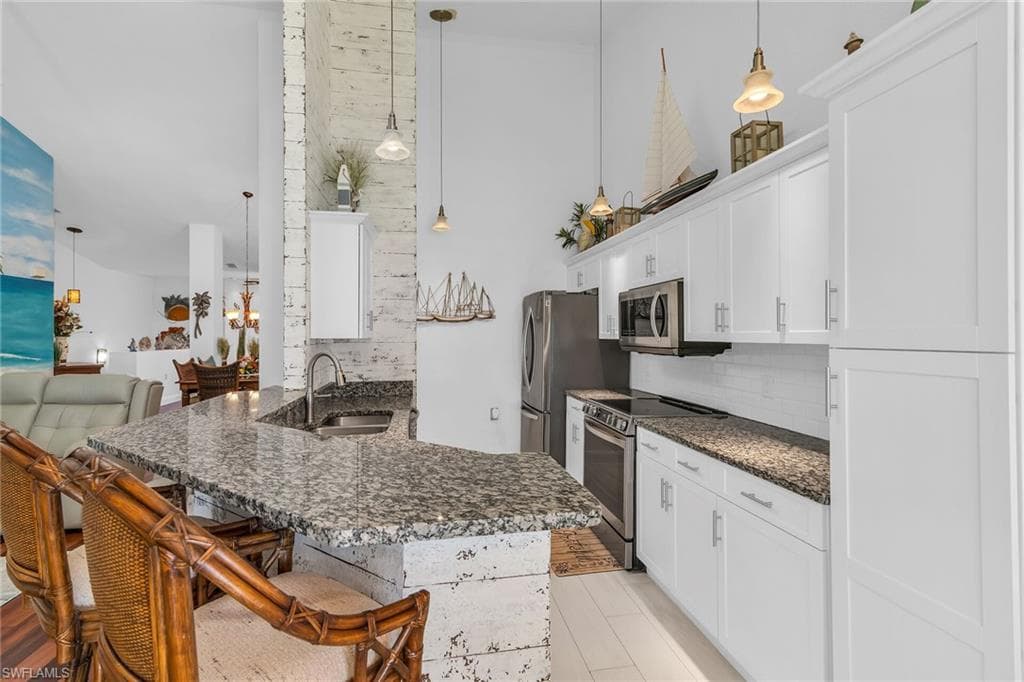 275 Cays DR # 2208, NAPLES FL 34114-15