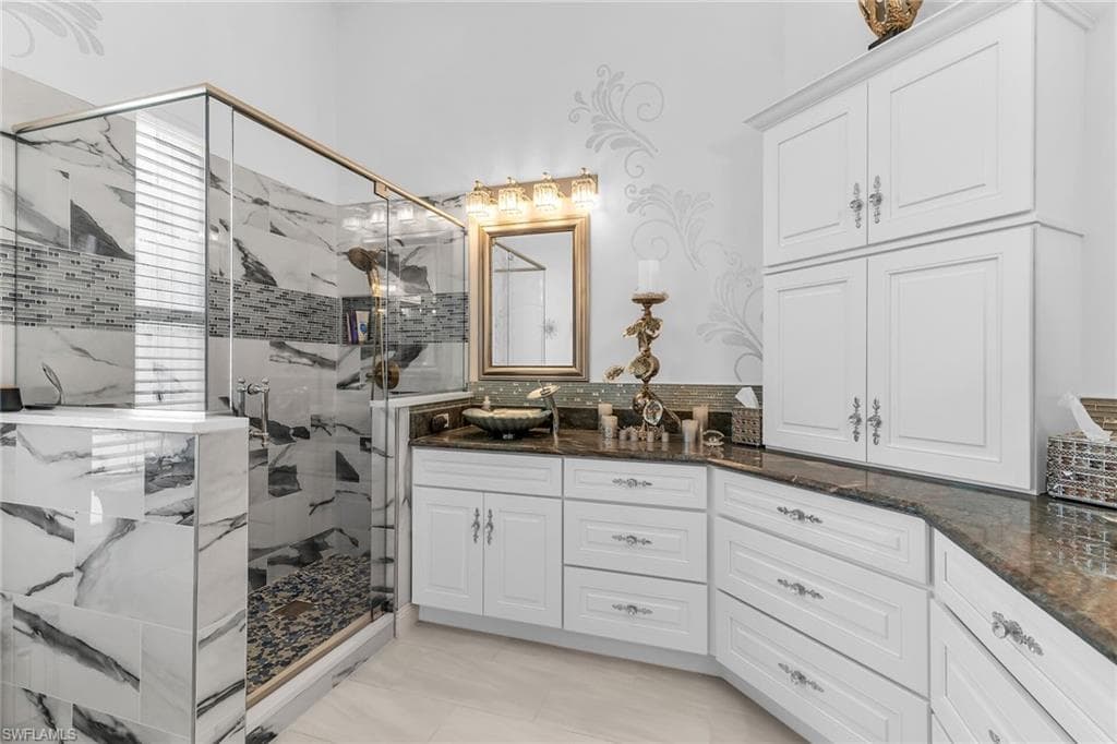 275 Cays DR # 2208, NAPLES FL 34114-19