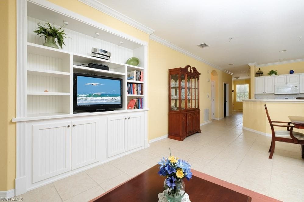 4873 Hampshire CT # 101, NAPLES FL 34112-5