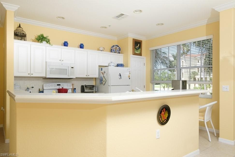 4873 Hampshire CT # 101, NAPLES FL 34112-6