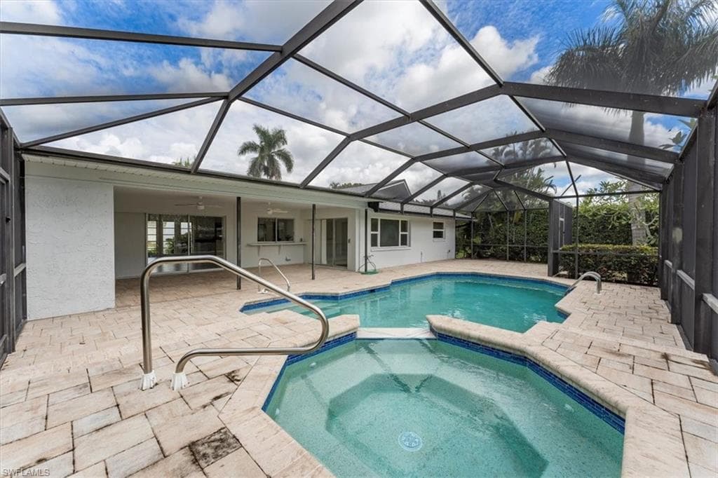 2232 Longboat DR, NAPLES FL 34104-8