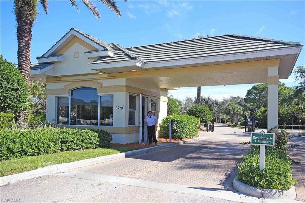 6545 Chestnut CIR, NAPLES FL 34109-2