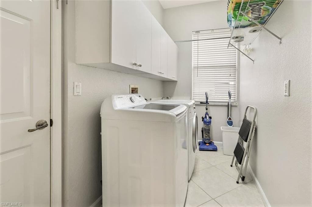 6545 Chestnut CIR, NAPLES FL 34109-27