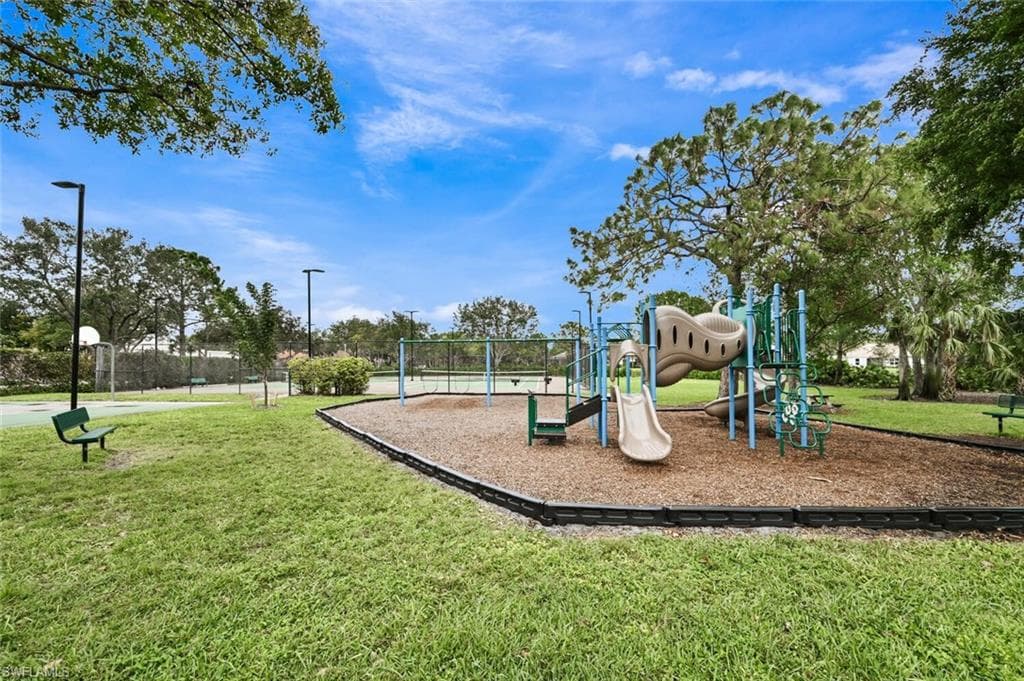 6545 Chestnut CIR, NAPLES FL 34109-37