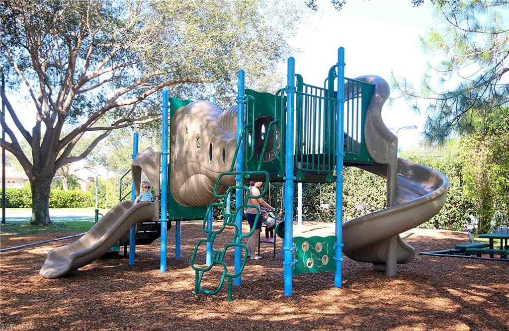 6545 Chestnut CIR, NAPLES FL 34109-38