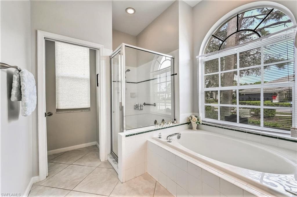 6545 Chestnut CIR, NAPLES FL 34109-20