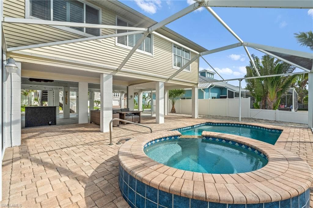 320 Madison CT, FORT MYERS BEACH FL 33931-5