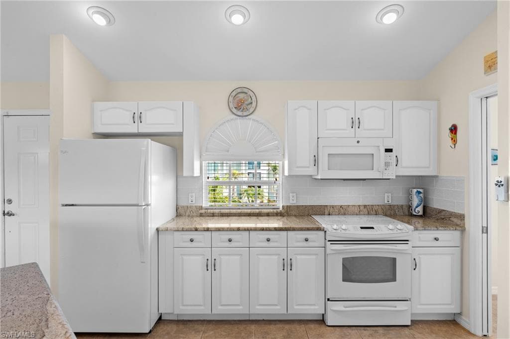 320 Madison CT, FORT MYERS BEACH FL 33931-11